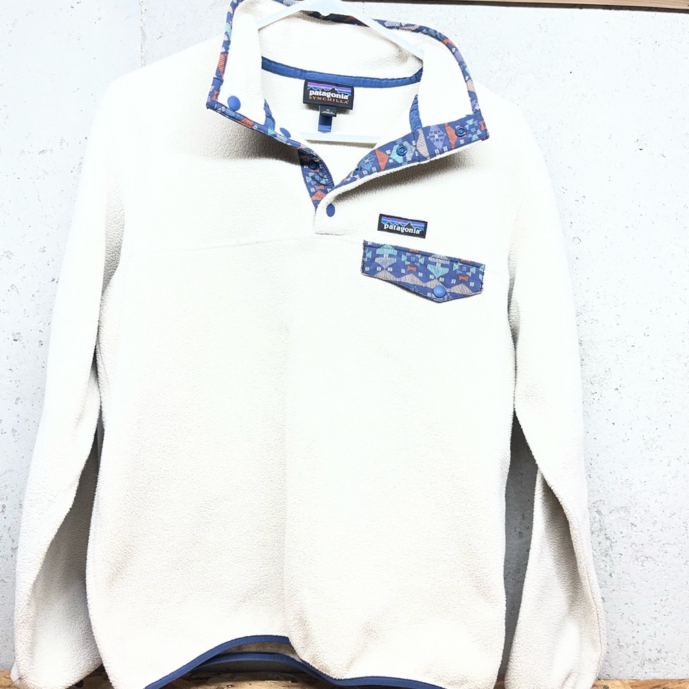 Patagonia Cream Fleece with Patterned Blue Pocket